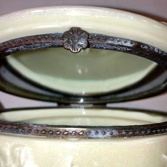 DRAGONFLIES Trinket Jewelry Box 3D Flowers Hinged Mirror Iridescent 5 x 2.5 inch - Picture 6 of 12